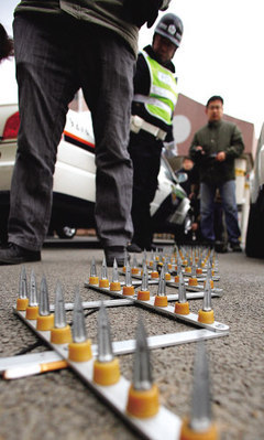 濟南成立機動隊查酒駕 首配手機屏蔽儀破胎器--山東頻道--人民網(wǎng)