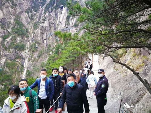 清明小長假第三天 黃山風景區(qū)優(yōu)化管理措施 游覽秩序井然