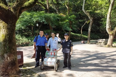 西湖景區(qū)提醒,高溫游覽戶(hù)外景點(diǎn)需謹(jǐn)防中暑